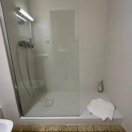 - Restaurant De La Paix Hotel