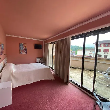 - Restaurant De La Paix Hotel Barbotan-les-Thermes