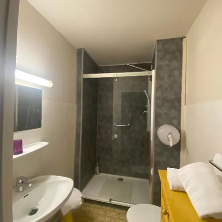 - Restaurant De La Paix Hotel