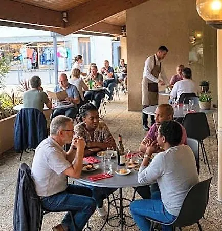 - Restaurant De La Paix 3*