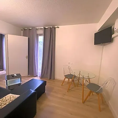 - Restaurant De La Paix 3*