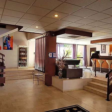 - Restaurant De La Paix