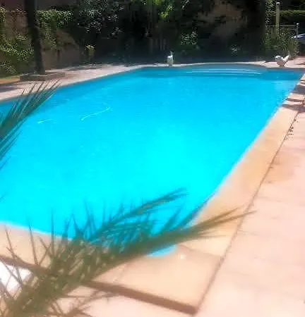 - Restaurant De La Paix 3*
