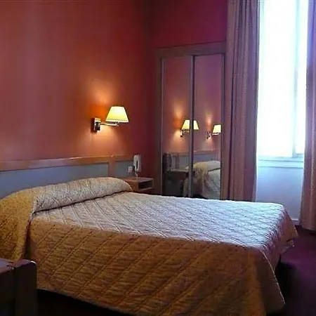 - Restaurant De La Paix Hotel