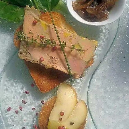 - Restaurant De La Paix