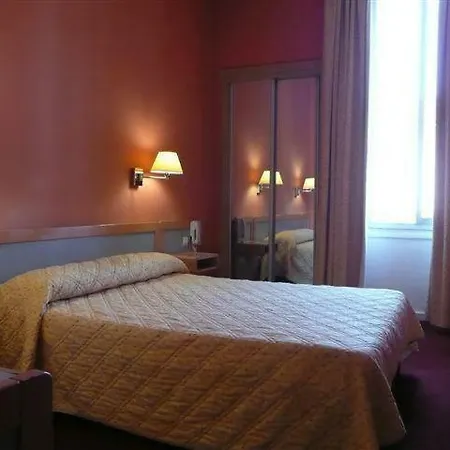 - Restaurant De La Paix