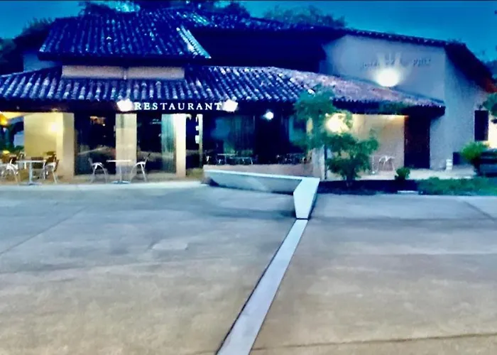 - Restaurant De La Paix