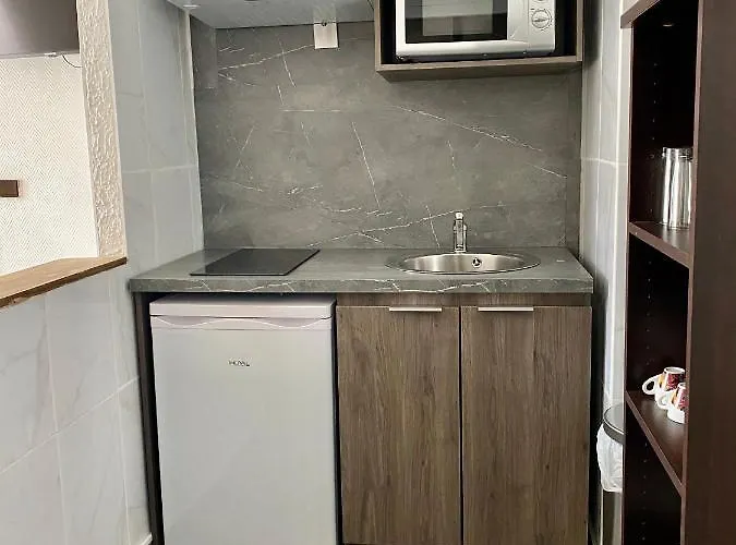 - Restaurant De La Paix Hotel