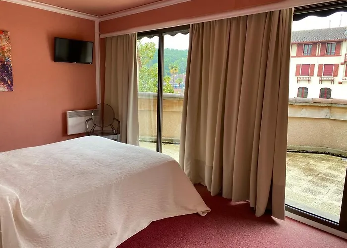 - Restaurant De La Paix Hotel