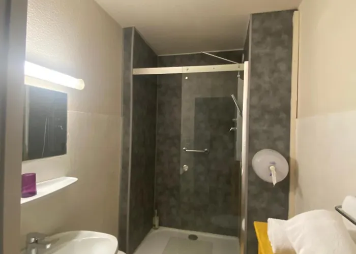 - Restaurant De La Paix Hotel