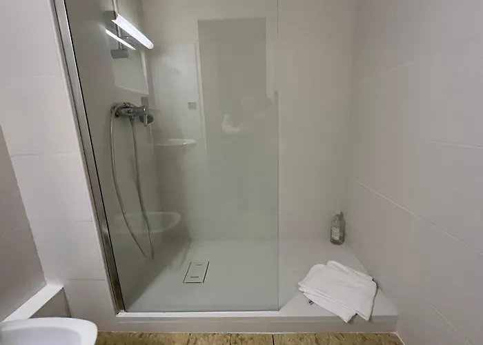 - Restaurant De La Paix Hotel